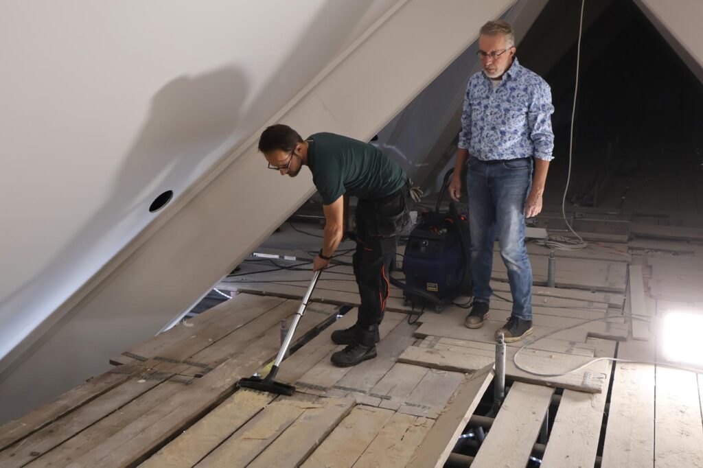 250925-Steigers-schoonmaken (1)