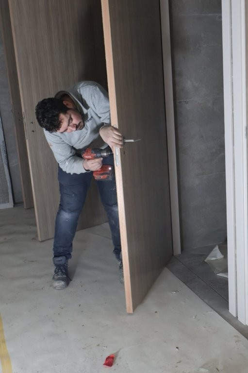 260210-Binnendeuren-hangen (2)